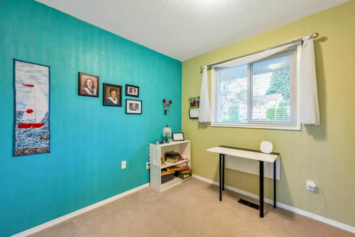 Entry Foyer Photo of 1320 Kent Street, White Rock, BC