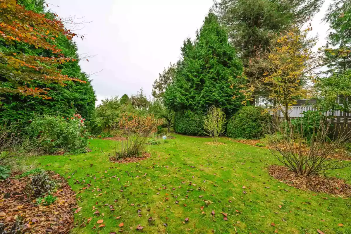 Garden / Landscaping Photo of 1320 Kent Street, White Rock, BC