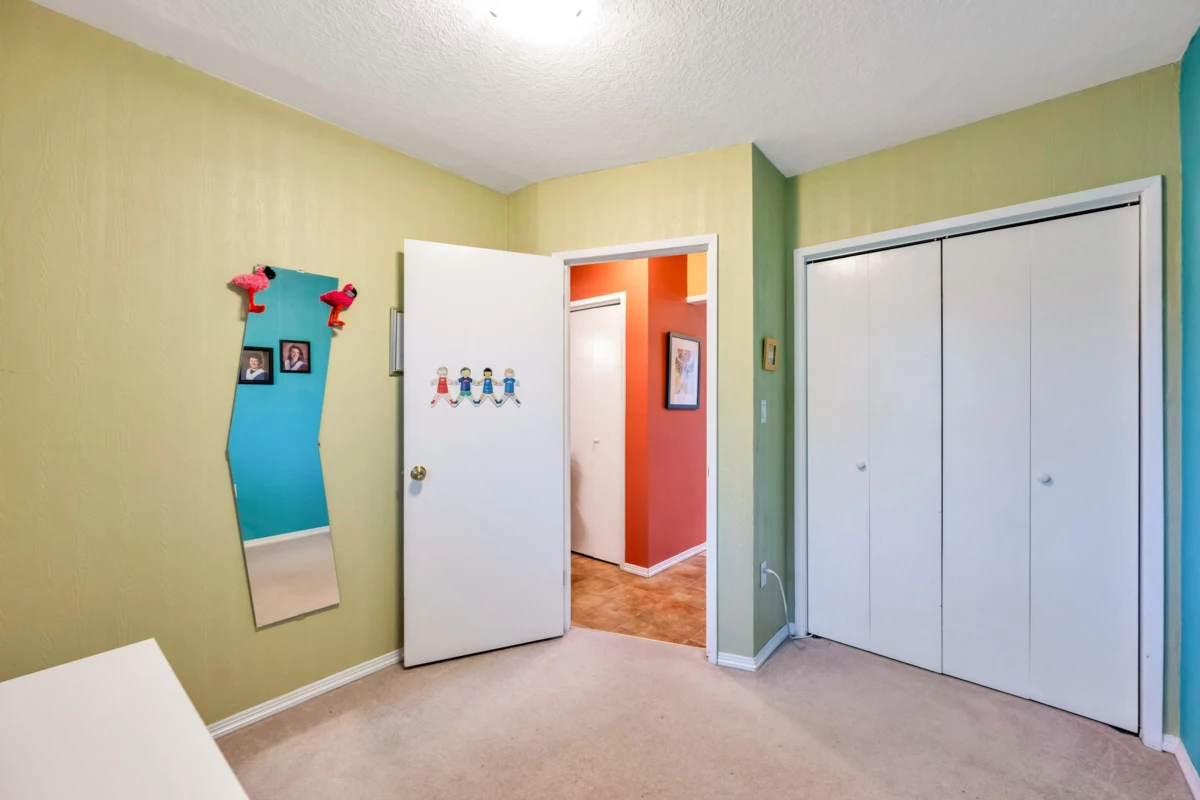 Hallway Photo of 1320 Kent Street, White Rock, BC