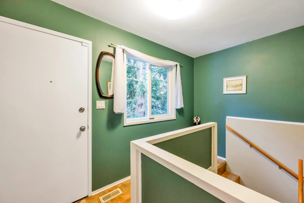 Staircase Photo of 1320 Kent Street, White Rock, BC