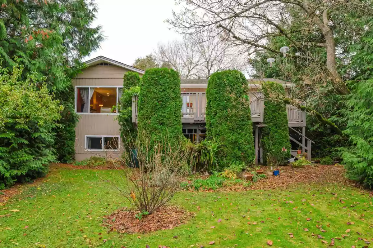 Swimming Pool Photo of 1320 Kent Street, White Rock, BC