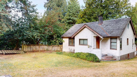 5725 Porpoise Bay Road, Sechelt, BC, Sechelt — Single Family Residence for sale