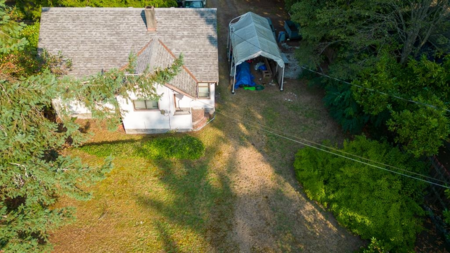 5725 Porpoise Bay Road, Sechelt, BC, Sechelt — Single Family Residence for sale