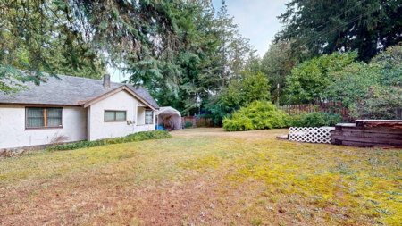 5725 Porpoise Bay Road, Sechelt, BC, Sechelt — Single Family Residence for sale