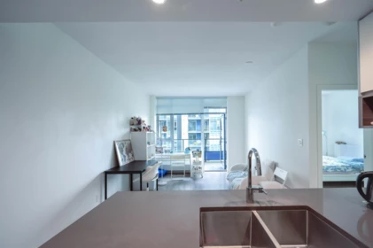 801 8850 University Crescent, Burnaby, BC, Burnaby — Apartment/Condo for sale