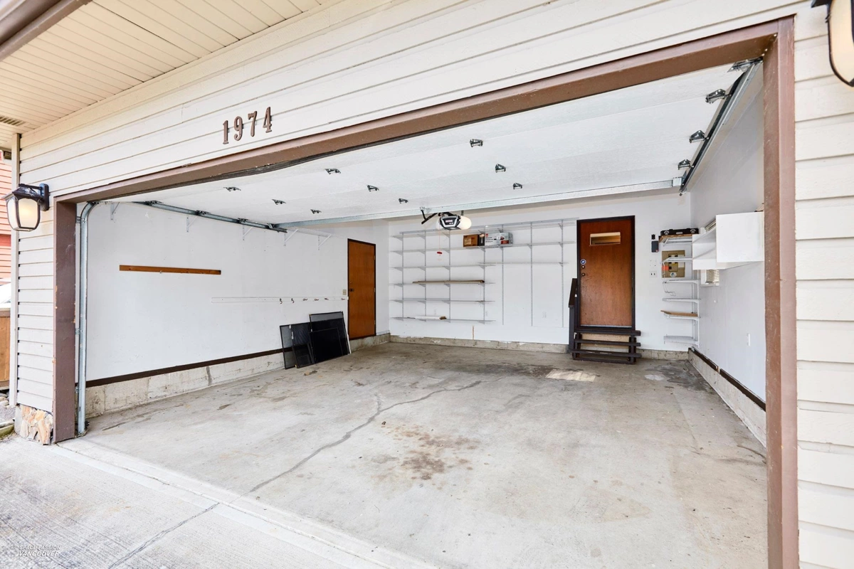 Breakfast Nook Photo of 1974 150 Street, Surrey, BC