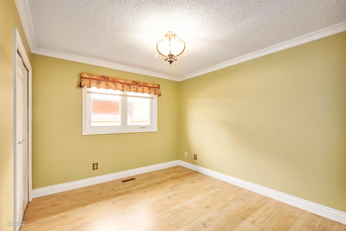 Family Room Photo of 1974 150 Street, Surrey, BC