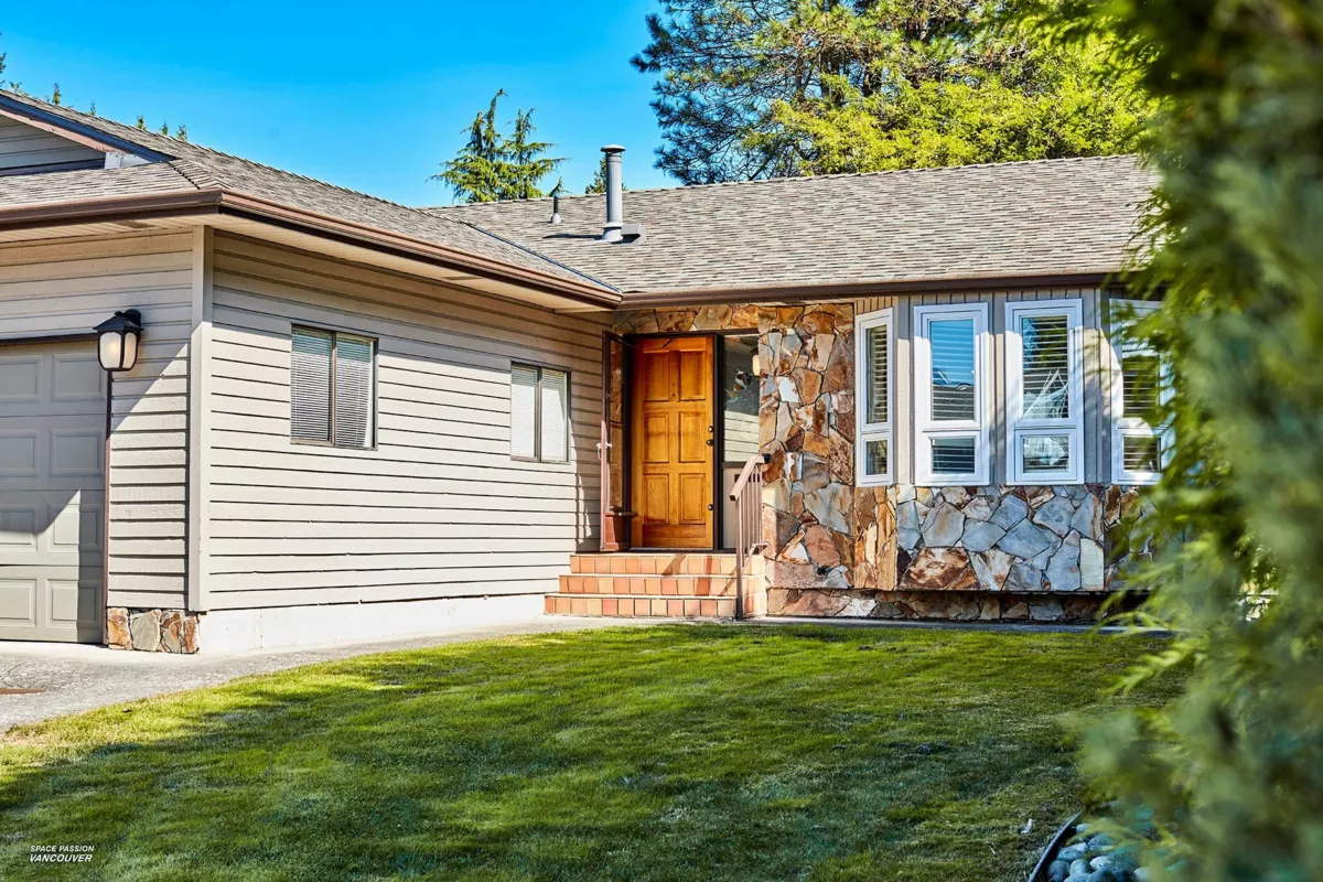 Front Yard Photo of 1974 150 Street, Surrey, BC