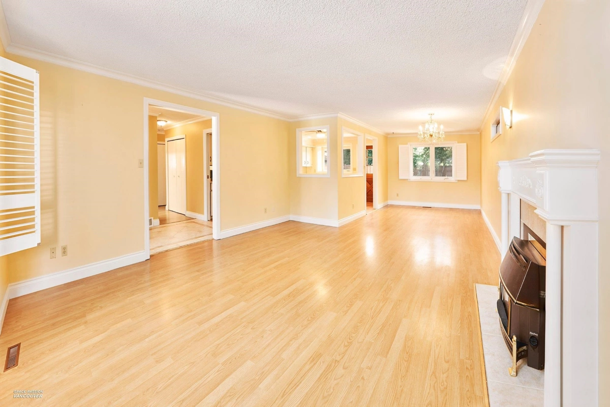 Guest Bathroom Photo of 1974 150 Street, Surrey, BC