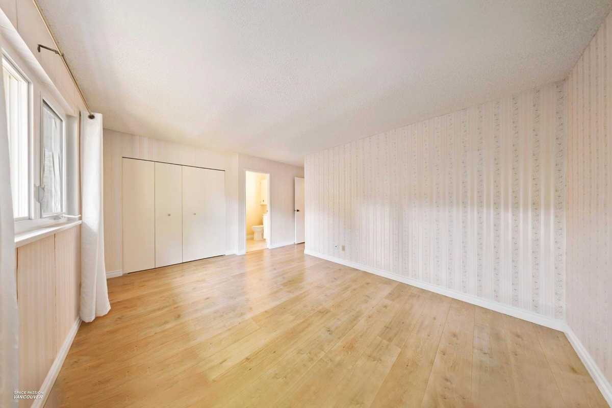 Kitchen Island Photo of 1974 150 Street, Surrey, BC