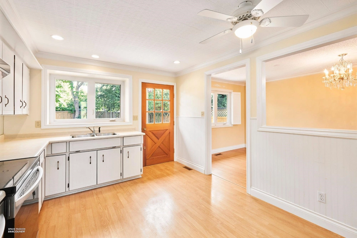 Laundry Room Photo of 1974 150 Street, Surrey, BC
