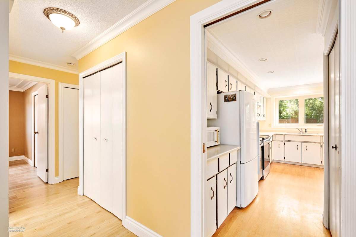 Walk-In Closet Photo of 1974 150 Street, Surrey, BC