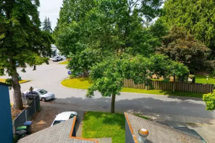 Breakfast Nook Photo of 7092 129a Street, Surrey, BC