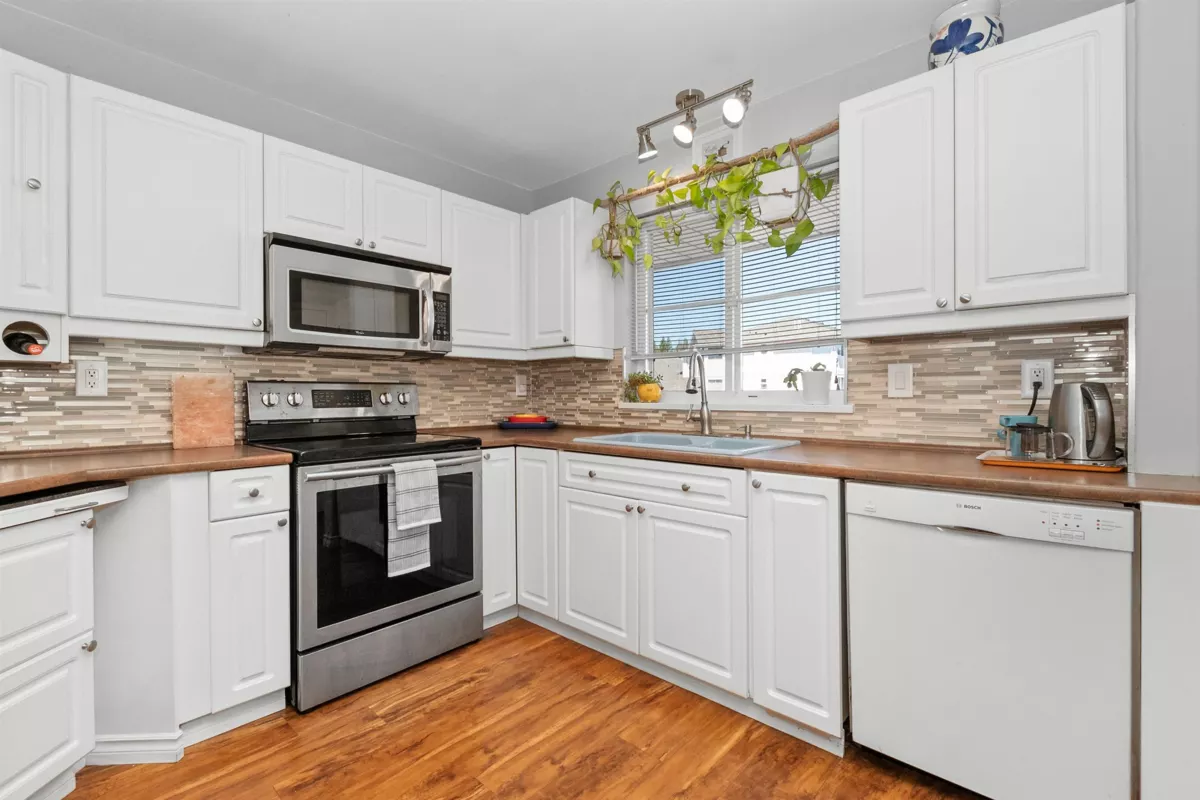 Breakfast Nook Photo of 18 5915 Vedder Road, Chilliwack, BC