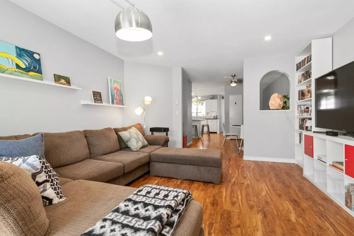 Living Room Photo of 18 5915 Vedder Road, Chilliwack, BC