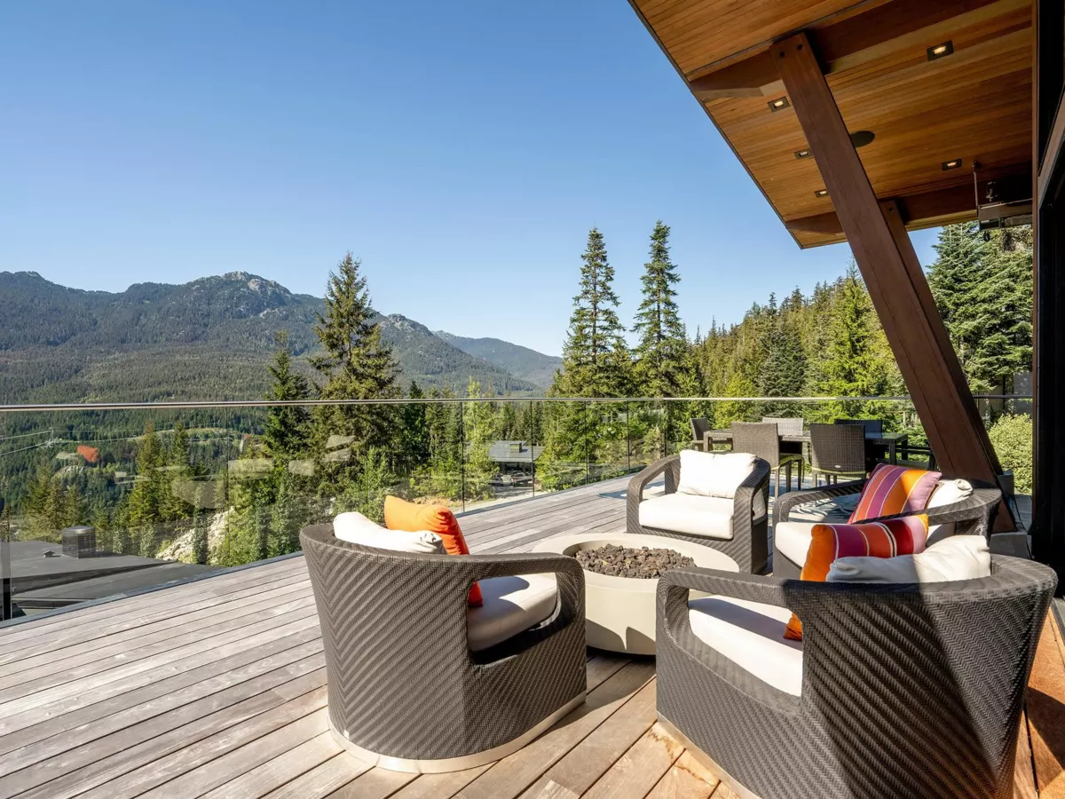 Kitchen Island Photo of 2919 Heritage Peaks Trail, Whistler, BC