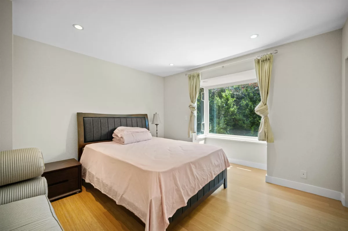 Basement Recreation Room Photo of 4246 Rockridge Road, West Vancouver, BC