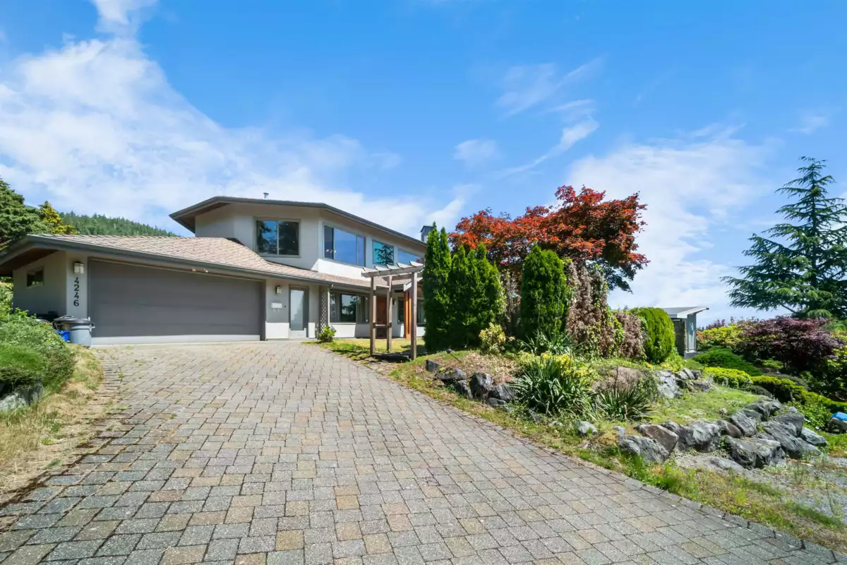 Entry Foyer Photo of 4246 Rockridge Road, West Vancouver, BC