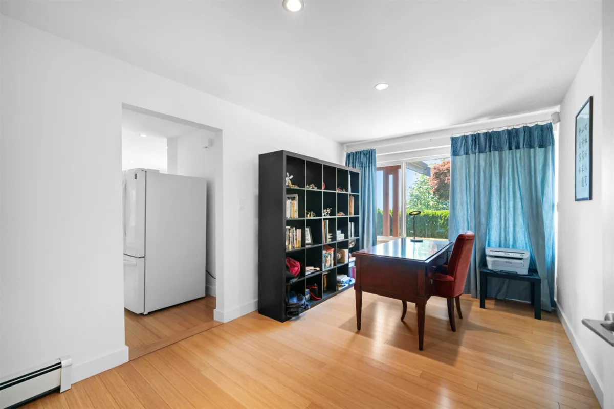 Guest Bathroom Photo of 4246 Rockridge Road, West Vancouver, BC