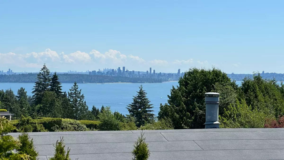 Hallway Photo of 4246 Rockridge Road, West Vancouver, BC