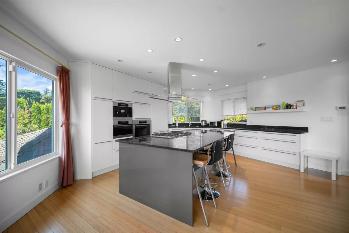 Kitchen Island Photo of 4246 Rockridge Road, West Vancouver, BC