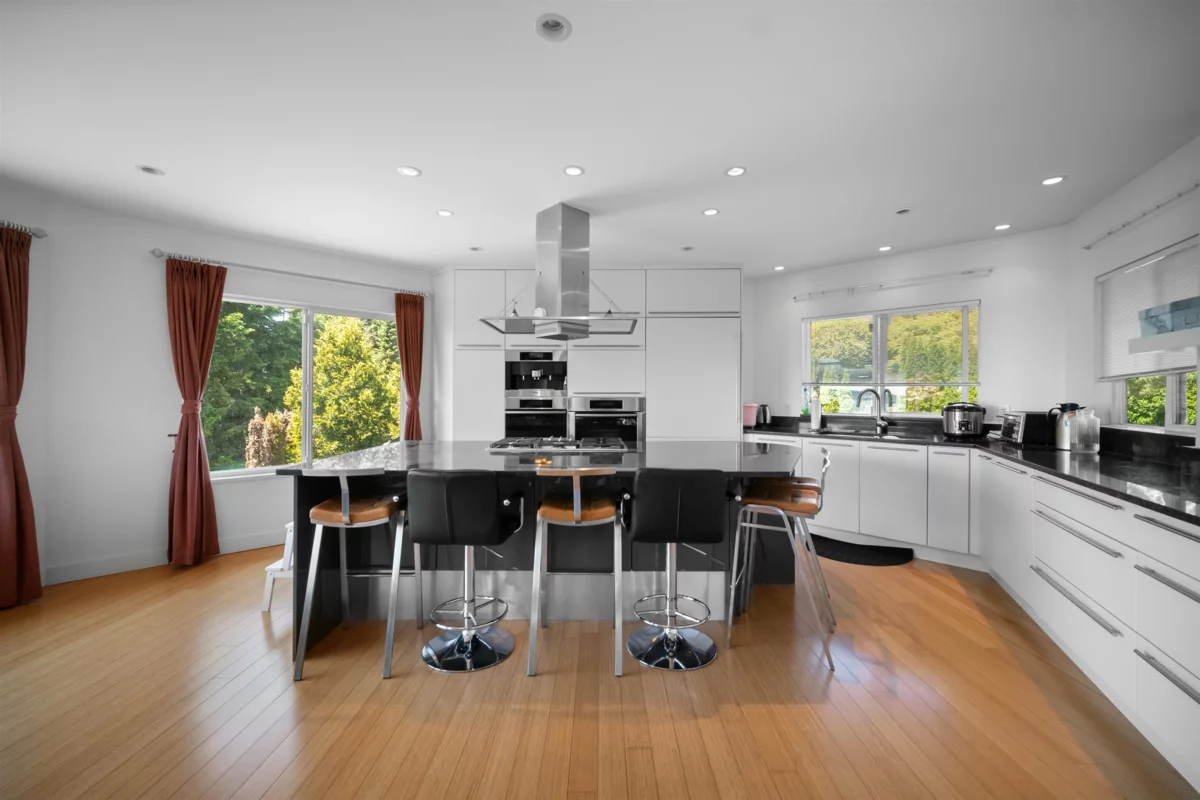 Kitchen Photo of 4246 Rockridge Road, West Vancouver, BC