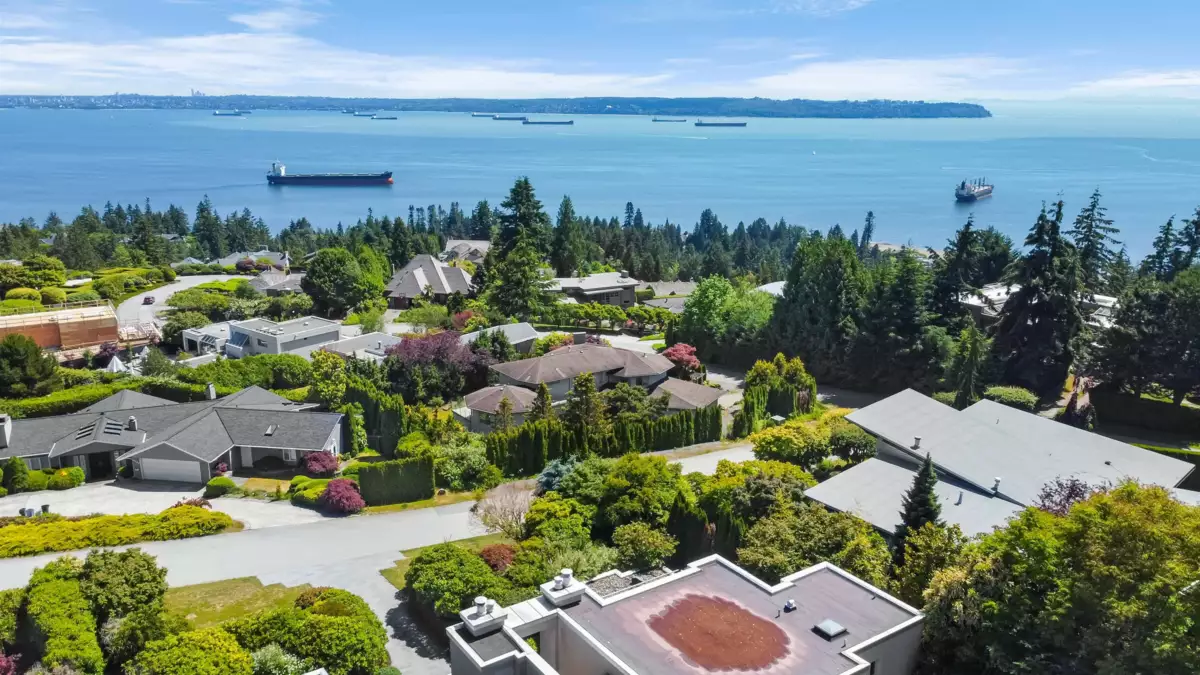 Staircase Photo of 4246 Rockridge Road, West Vancouver, BC
