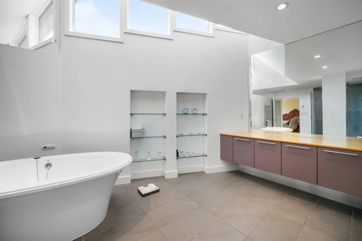 Walk-In Closet Photo of 4246 Rockridge Road, West Vancouver, BC