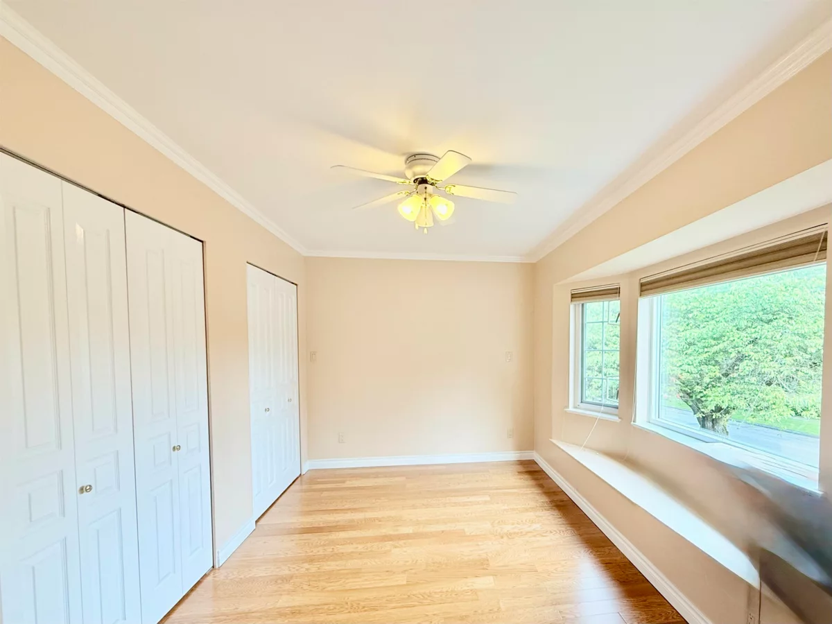 Entry Foyer Photo of 733 Macdonald Avenue, Burnaby, BC