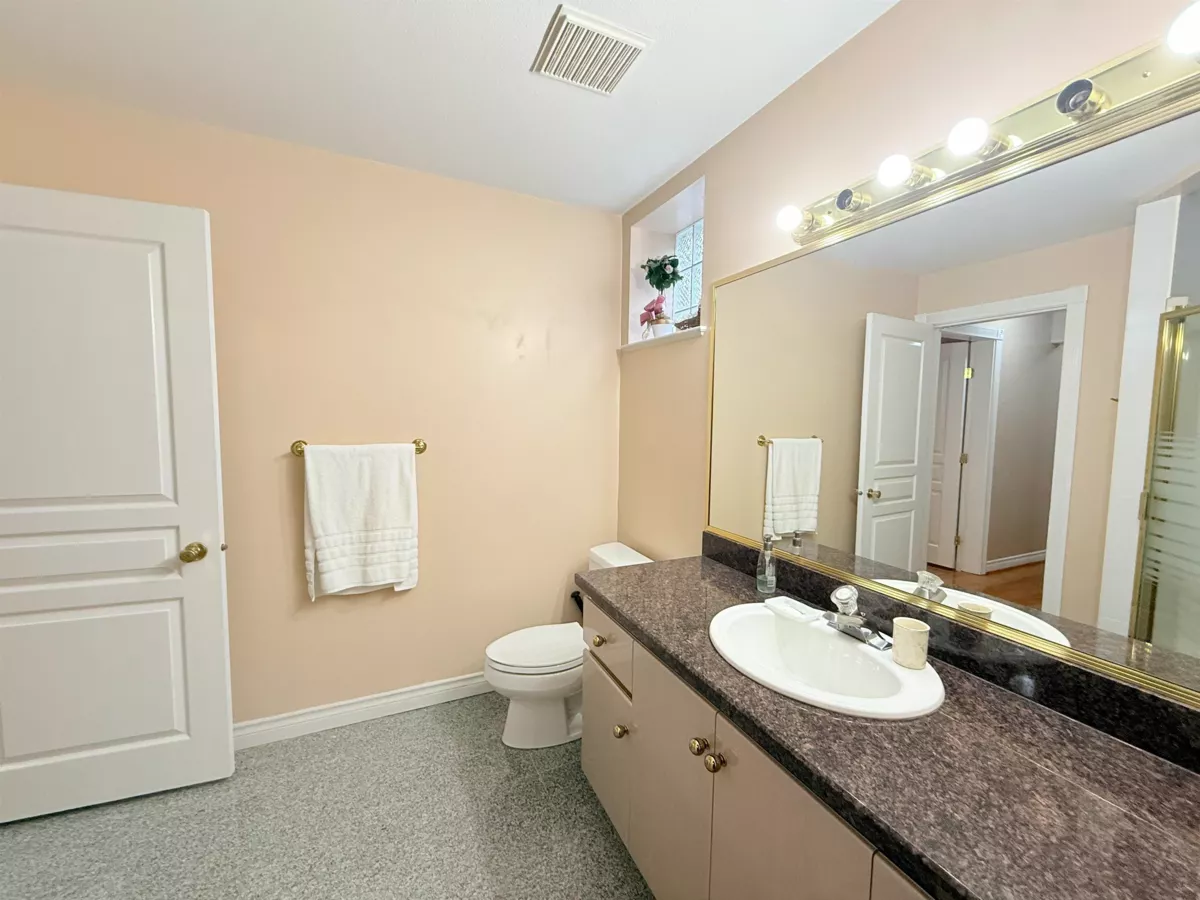 Garden / Landscaping Photo of 733 Macdonald Avenue, Burnaby, BC