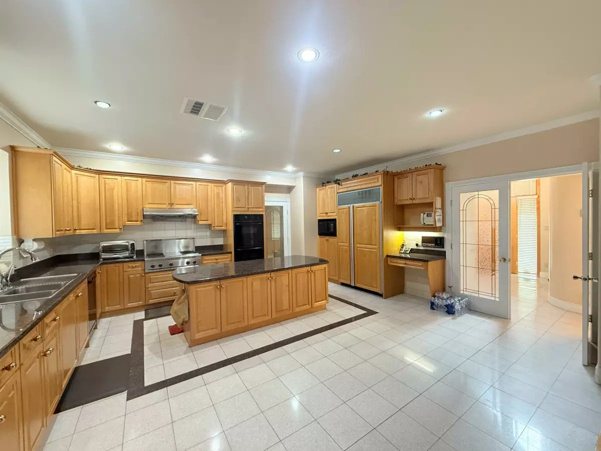 Kitchen Island Photo of 733 Macdonald Avenue, Burnaby, BC