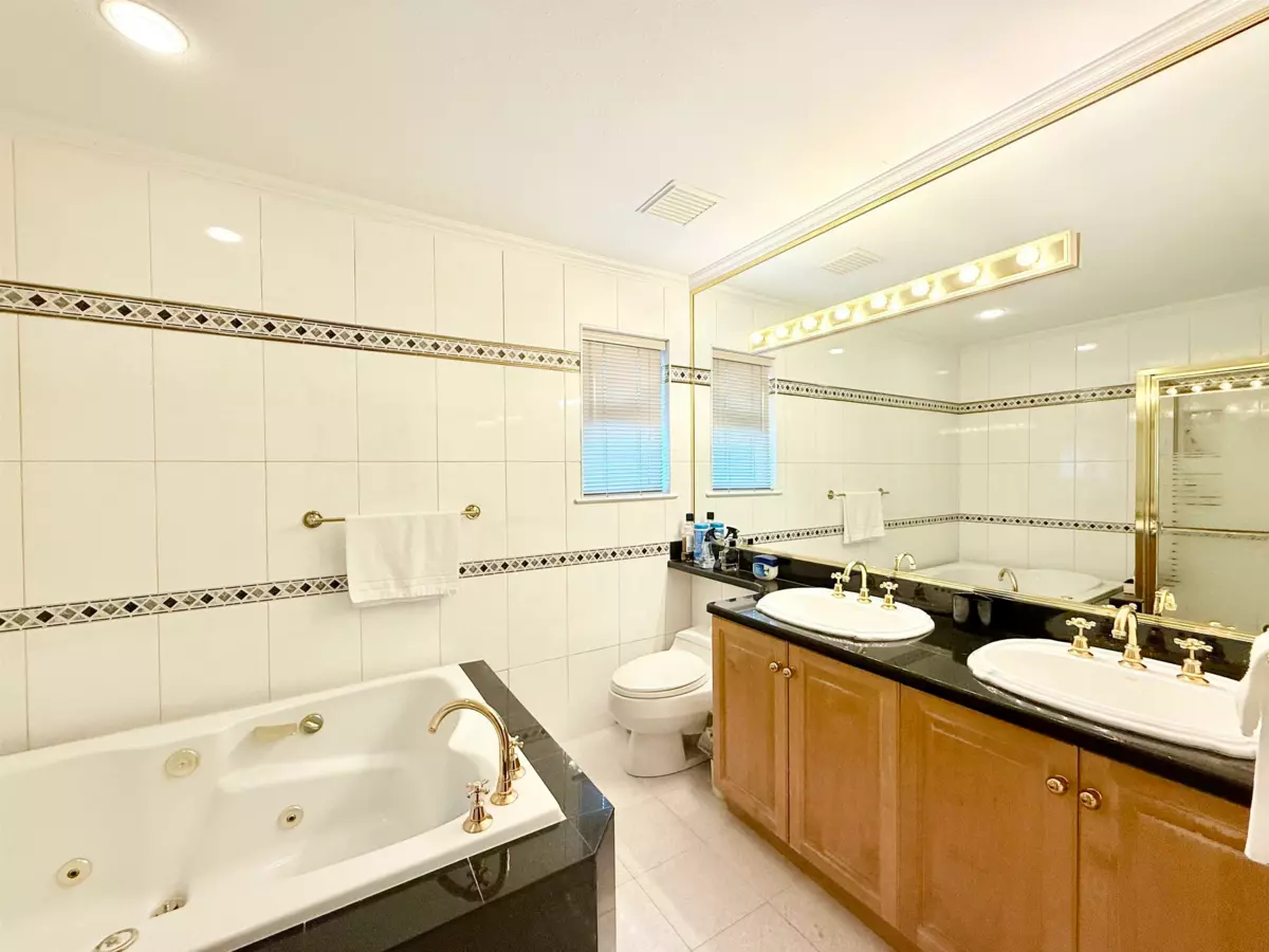 Loft / Bonus Room Photo of 733 Macdonald Avenue, Burnaby, BC