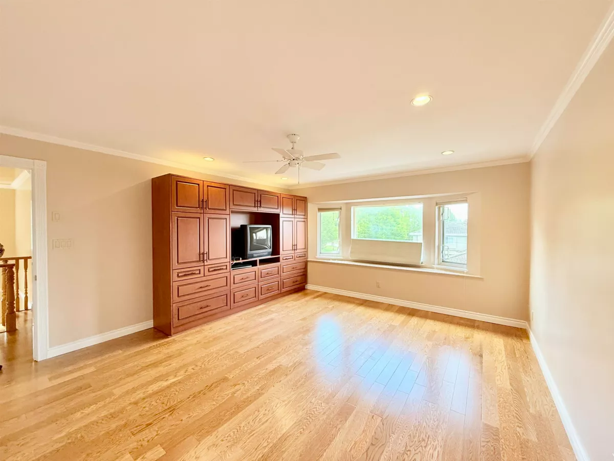 Office / Den Photo of 733 Macdonald Avenue, Burnaby, BC