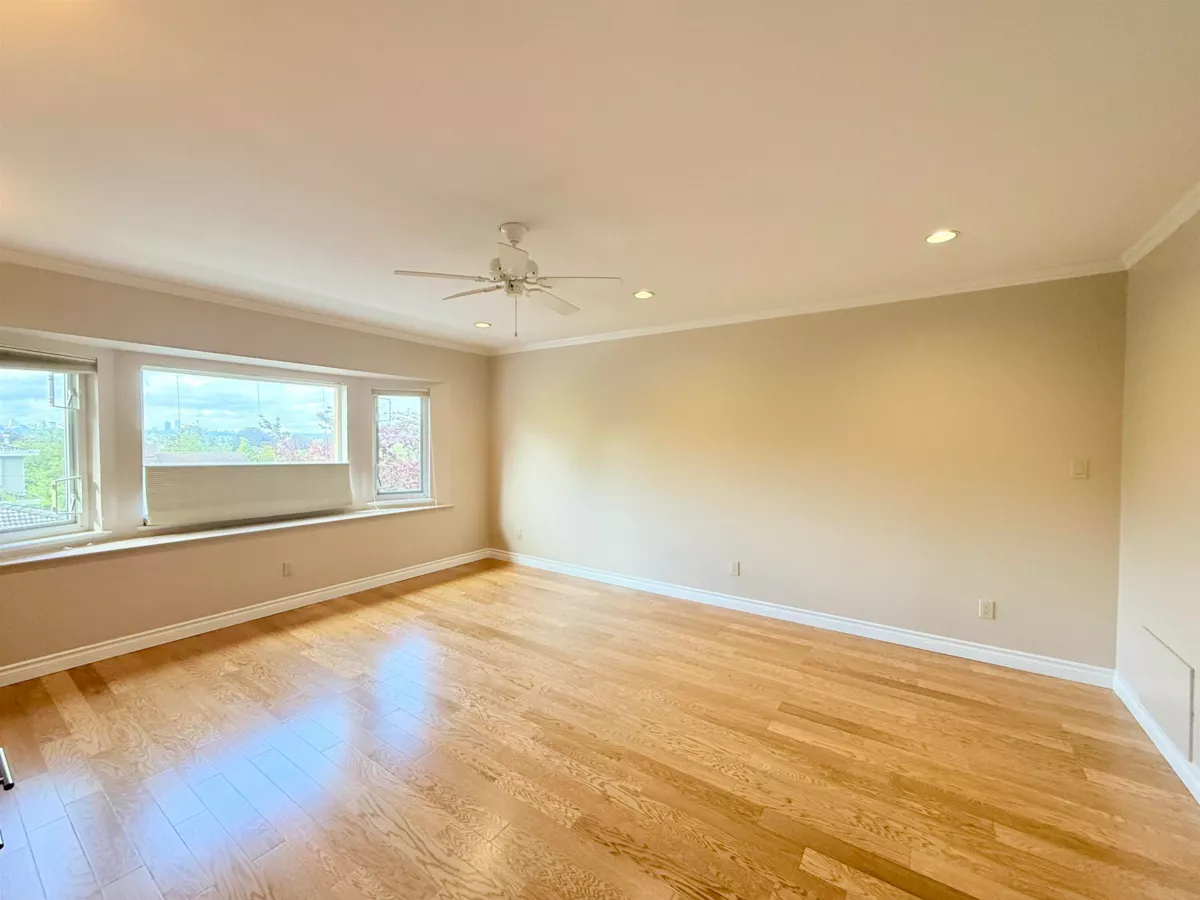 Powder Room Photo of 733 Macdonald Avenue, Burnaby, BC