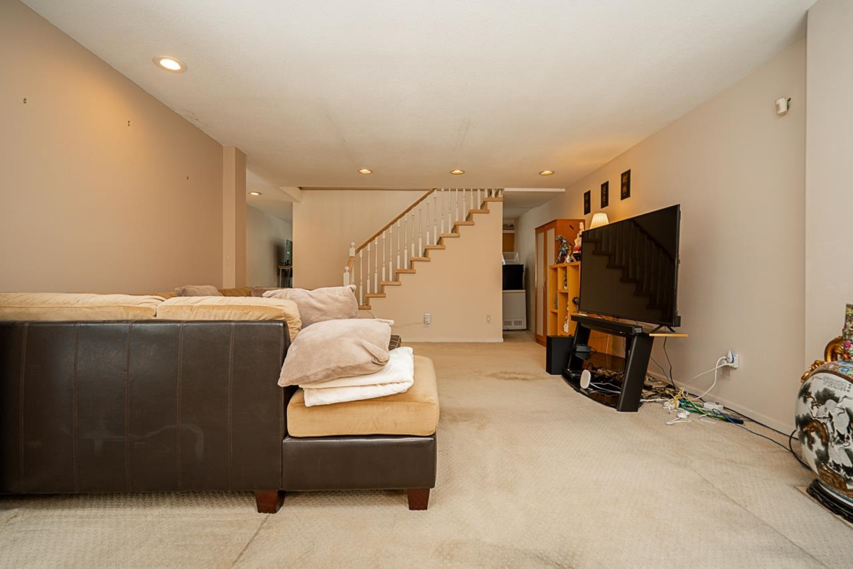 Breakfast Nook Photo of 12 3228 Raleigh Street, Port Coquitlam, BC