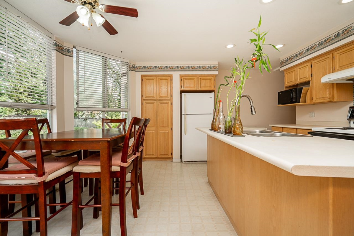 Guest Bathroom Photo of 12 3228 Raleigh Street, Port Coquitlam, BC