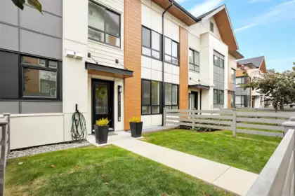 107 15111 Edmund Drive, Surrey, BC, Surrey — Townhouse for sale