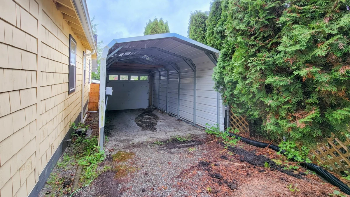 Garage Interior Photo of 32731 Adams Avenue, Mission, BC