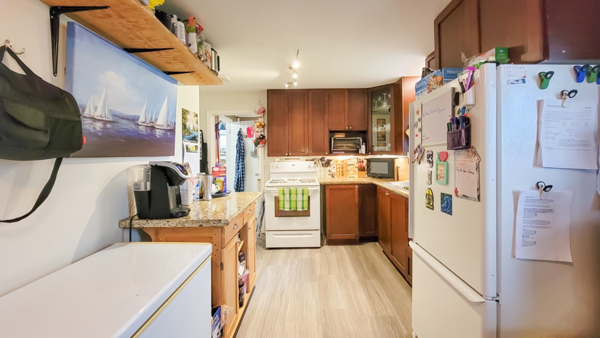 Living Room Photo of 32731 Adams Avenue, Mission, BC