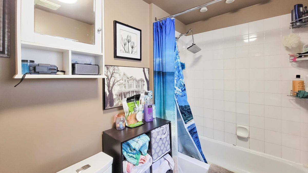 Powder Room Photo of 32731 Adams Avenue, Mission, BC