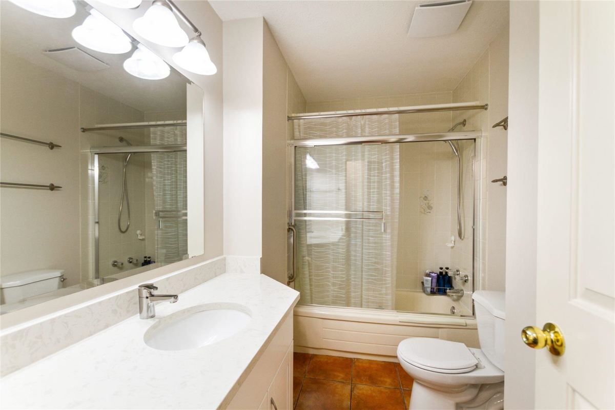 Dining Area Photo of 21 32615 Murray Avenue, Abbotsford, BC