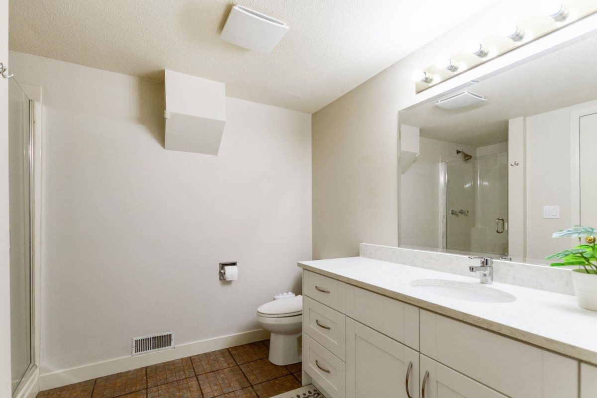 Entry Foyer Photo of 21 32615 Murray Avenue, Abbotsford, BC