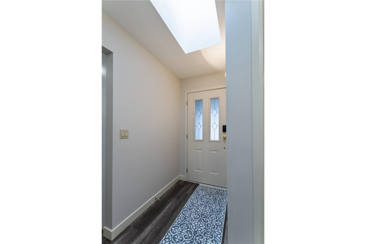 Living Room Photo of 21 32615 Murray Avenue, Abbotsford, BC