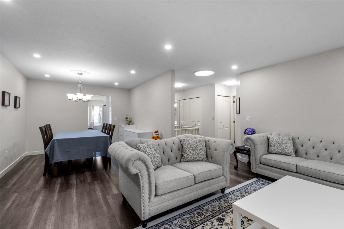 Walk-In Closet Photo of 21 32615 Murray Avenue, Abbotsford, BC