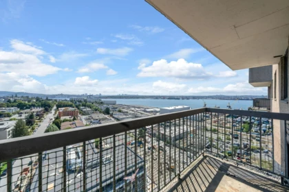 1906 145 St. Georges Avenue, North Vancouver, BC, North Vancouver — Apartment/Condo for sale