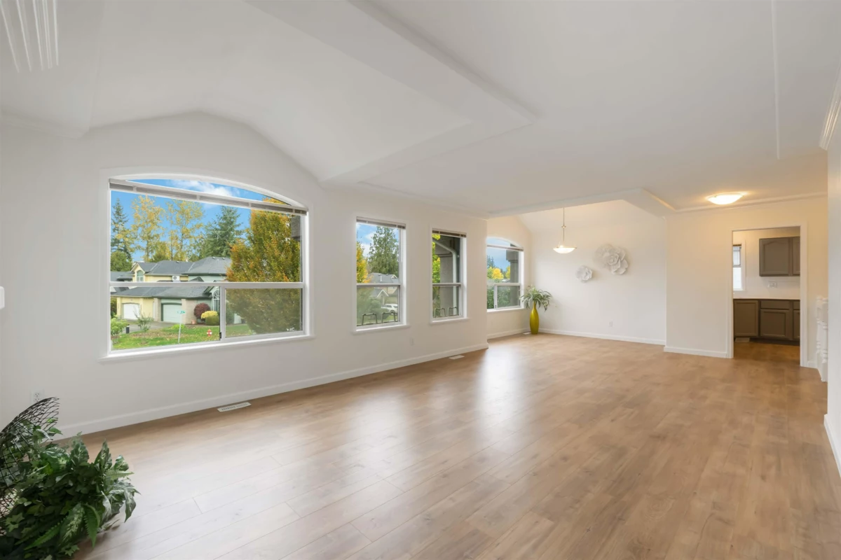 Kitchen Island Photo of 16080 108a Avenue, Surrey, BC