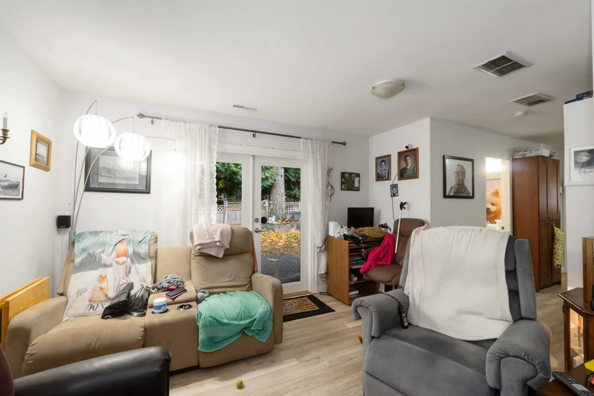 Mudroom Photo of 16080 108a Avenue, Surrey, BC