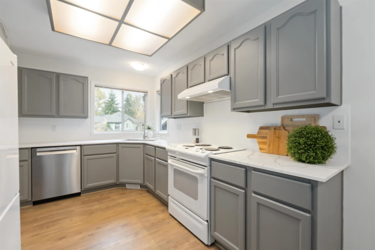 Primary Bathroom Photo of 16080 108a Avenue, Surrey, BC