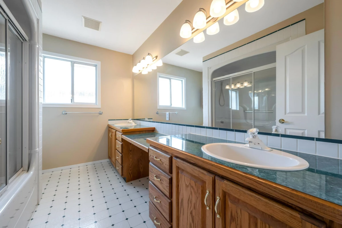 Basement Recreation Room Photo of 8165 154 Street, Surrey, BC