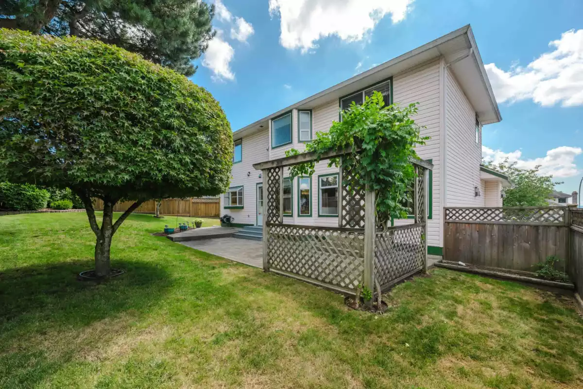 Front Yard Photo of 8165 154 Street, Surrey, BC
